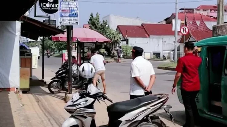 Satpol PP Padang Minta Pelanggaran Bahu Jalan Dilaporkan ke Kelurahan