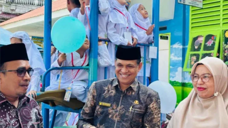 Kakanwil Kemenag Sumbar Tutup Matamuda, Murid Baru Siap Belajar