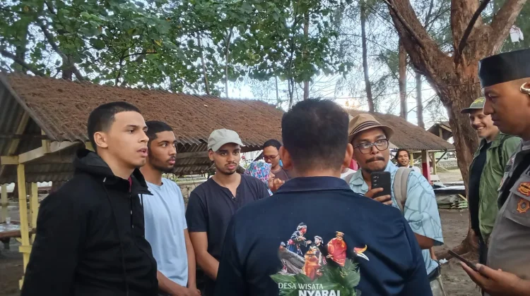 Pelari Mancanegara Ikut Barefoot Running Padang Pariaaman