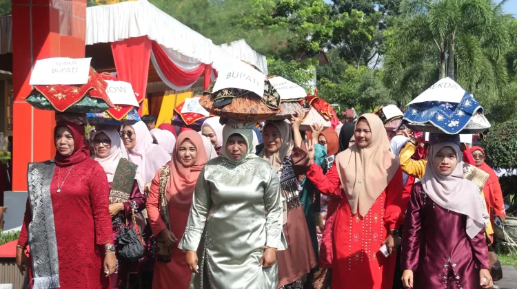 HUT ke-33 Lubuk Basung, Puluhan Jamba Diarak 600 Meter Iringi Tambua Tansa