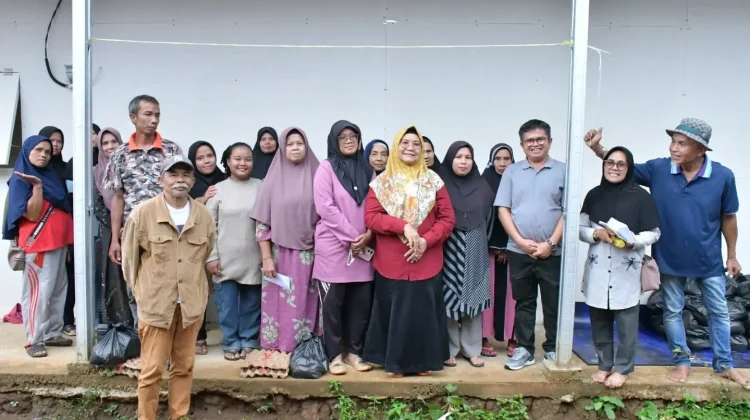 TP PKK Agam Salurkan 51 Paket Sembako untuk Warga Huntara Tamtaman