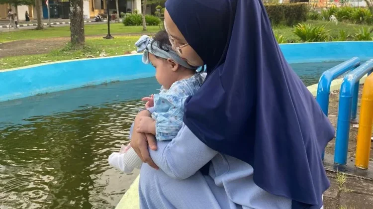 Ajak Anak Keluar Rumah, Ini Manfaat Positif bagi Perkembangan Si Kecil