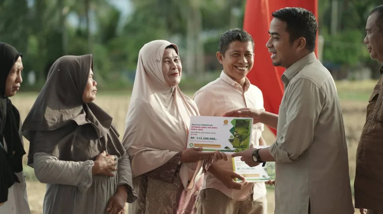Pemko Solok Salurkan Bantuan Oplah Tingkatkan Produktivitas Pertanian