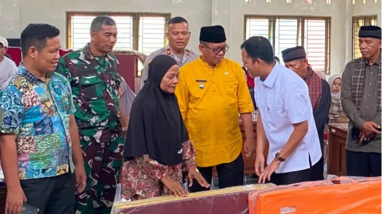 Pemkab Padang Pariaman Salurkan Bantuan Darurat Korban Kebakaran
