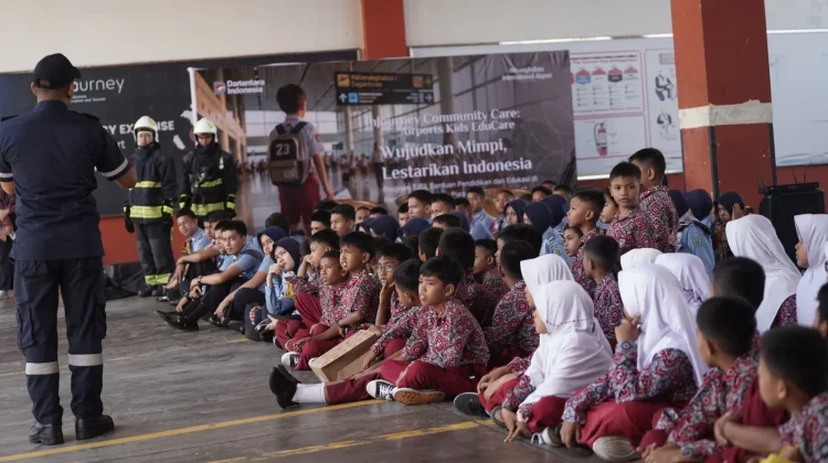 Hari Anak Nasional, BIM Kenalkan Dunia Penerbangan kepada Ratusan Siswa