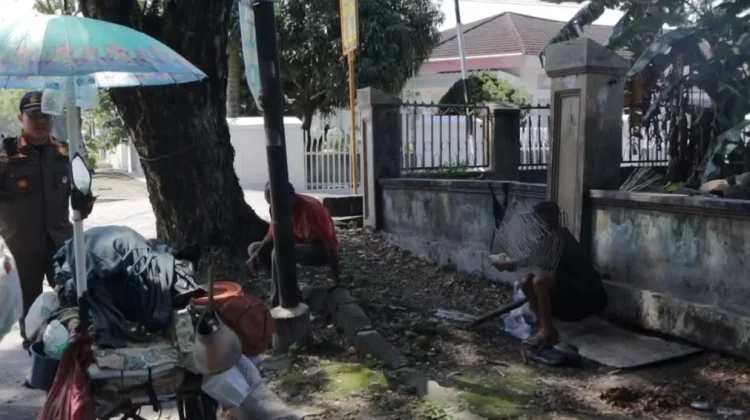 Gelar Patroli Pengawasan, Satpol PP Padang Amankan 6 PMKS
