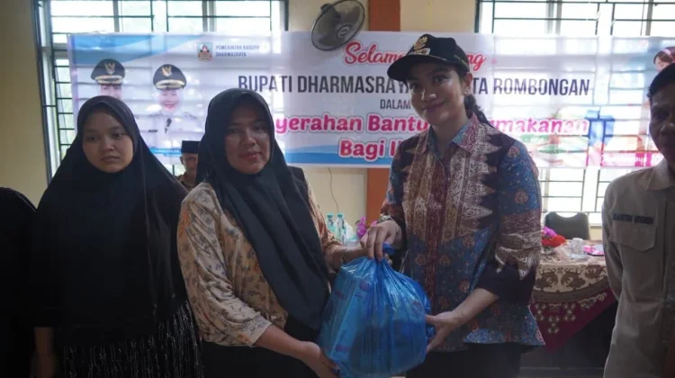 Pemkab Dharmasraya Salurkan Bantuan Permakanan Bagi Ibu Hamil dan Menyusui