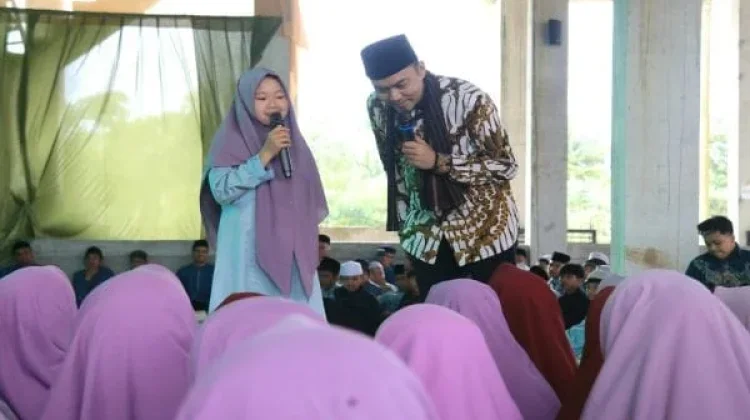 Stafsus Menag Gugun Gumilar Puji Kecakapan Bahasa Santri Shine Al Falah Padang