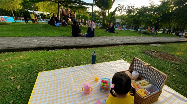 Piknik di Ruang Terbuka, Tren Liburan Sederhana yang Semakin Digemari
