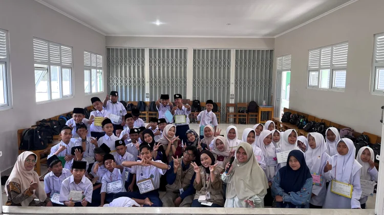 Mahasiswa Ilmu Komunikasi UNP Sosialisasikan PP TUNAS lewat Program KKN