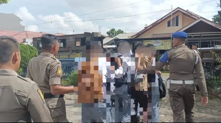 Satpol PP Padang Tertibkan 10 Pelajar Keluyuran saat Jam Belajar