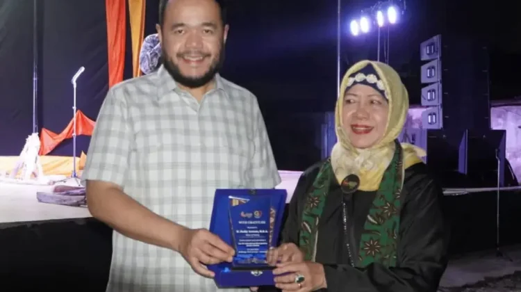 Wali Kota Padang Lepas Delegasi SatuPena Safari Puisi Empat Negara