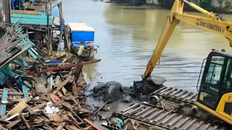 Empat Bangkai Kapal Dibongkar, Batang Arau Disiapkan untuk Selaju Sampan