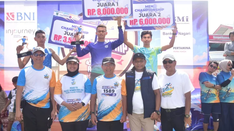 Pelari dari Berbagai Daerah Taklukan Barefoot Running Padang Pariaman