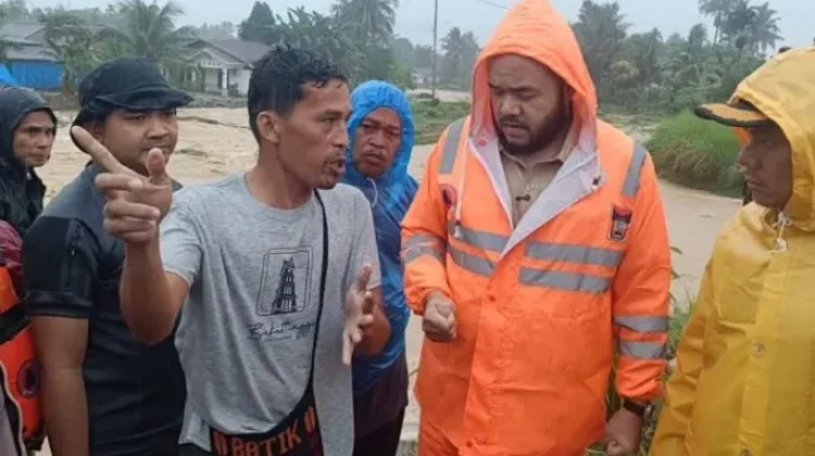 Wako Padang Tinjau Banjir Kuranji, Seluruh OPD Disiagakan