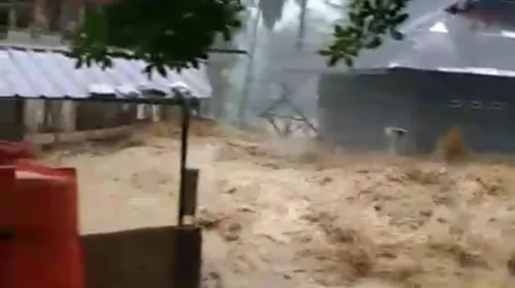 Hujan Ekstrem Landa Padang, 15 Titik Terendam Banjir