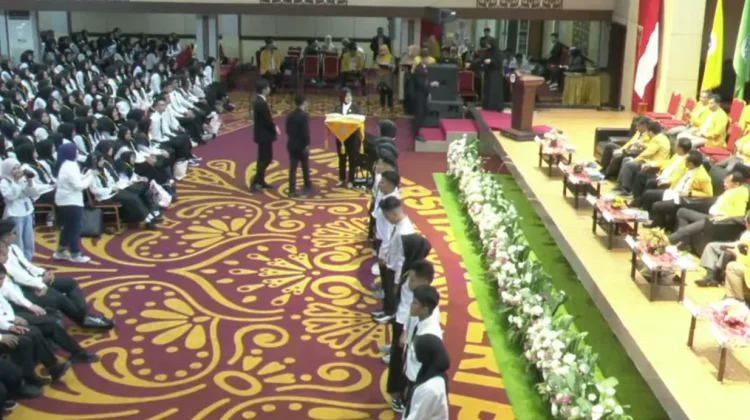 Rektor UNP Dorong Mahasiswa Baru Tumbuh Berkarakter