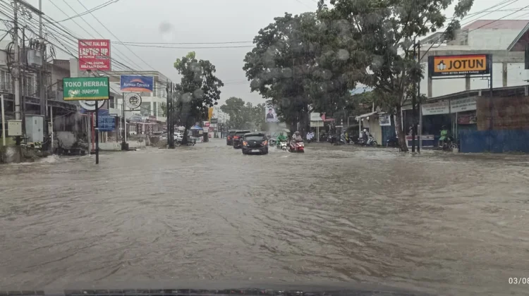 Gubernur Sumbar Imbau Warga Waspada Banjir dan Longsor akibat Cuaca Ekstrem