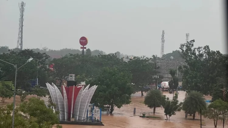 Hujan Datang, Masyarakat Khawatir Banjir Melanda