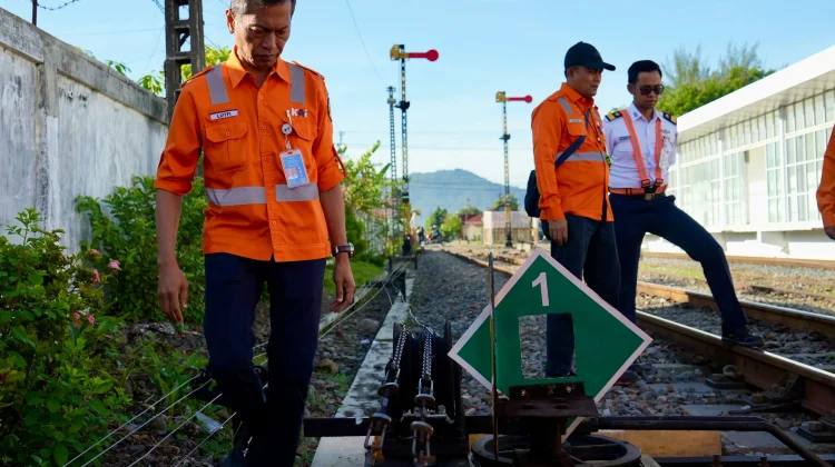 KAI Sumbar Periksa Jalur Antisipasi Dampak Cuaca Ekstrem
