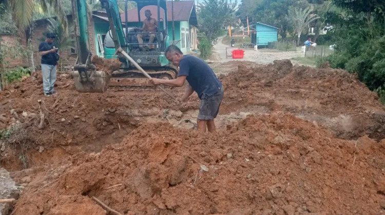 Pemkab Dharmasraya Mulai Perbaiki Ruas Jalan Pulau Punjung–Kampung Surau