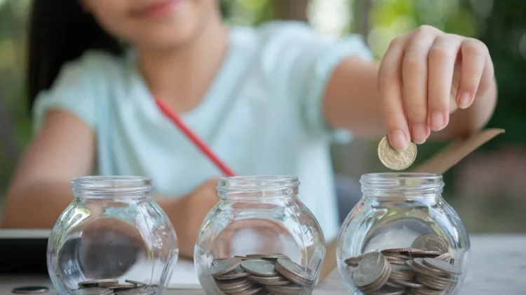 Tips Cerdas Berhemat bagi Pasangan Baru Menikah