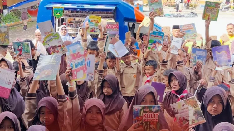 Perpustakaan Keliling Hadirkan Lapak Baca di Sekolah