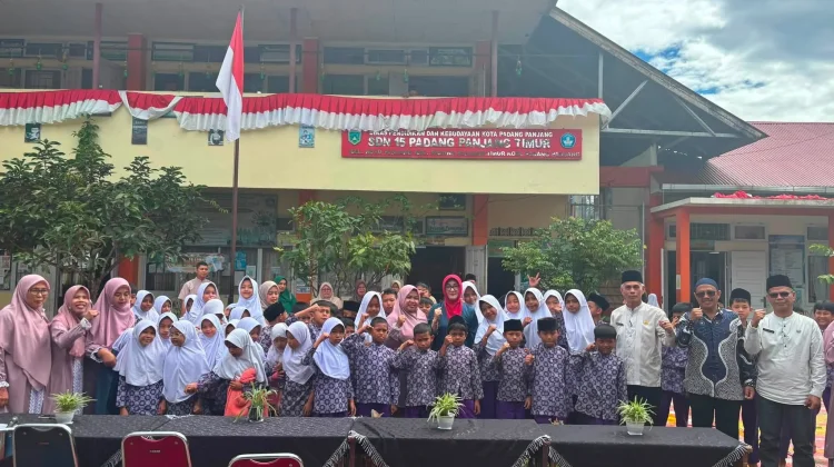TP-PKK Padang Panjang Bagikan 900 Butir Telur untuk Cegah Stunting