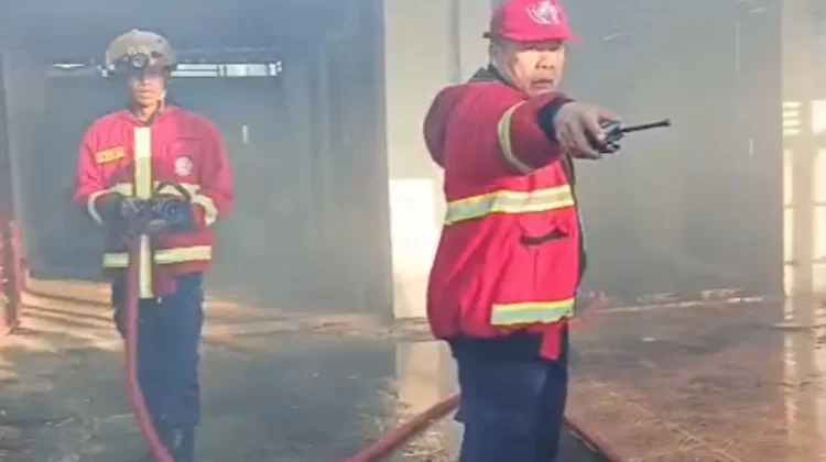 Akses Terhambat, Dua Rumah dan Satu Kendaraan Terbakar di Kuranji Padang