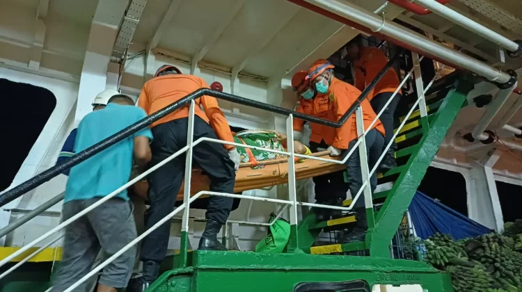 Melahirkan di tengah Laut, Penumpang KMP Dievakuasi ke Padang