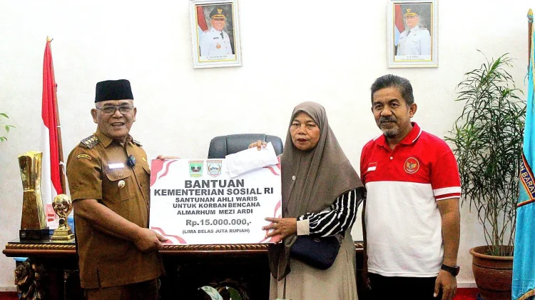 Pemkab Pasbar Salurkan Santunan Rp45 Juta bagi Ahli Waris Korban Bencana