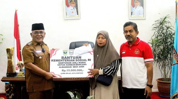 Pemkab Pasbar Salurkan Santunan Kemensos Rp45 Juta untuk Tiga Ahli Waris
