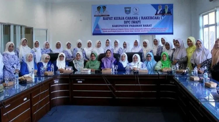 Rakercab IWAPI Pasbar Dorong Produk Lokal Perempuan Mendunia