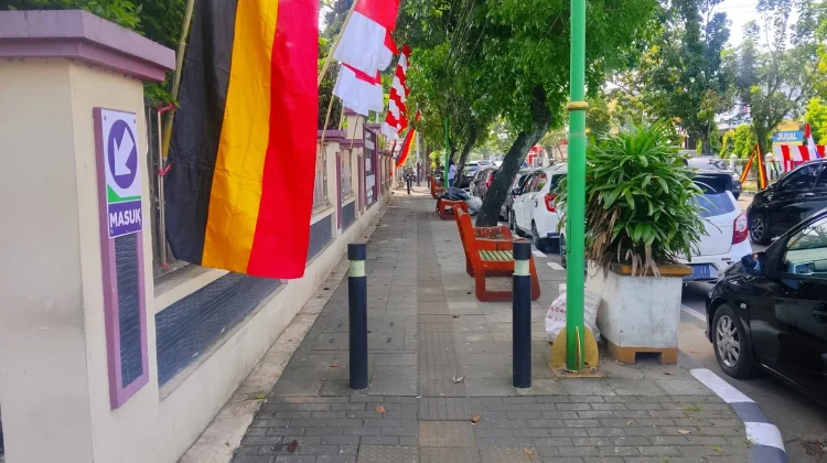 Ditertibkan Dishub, Trotoar Depan Inspektorat Padang Tak Lagi Jadi Tempat Parkir