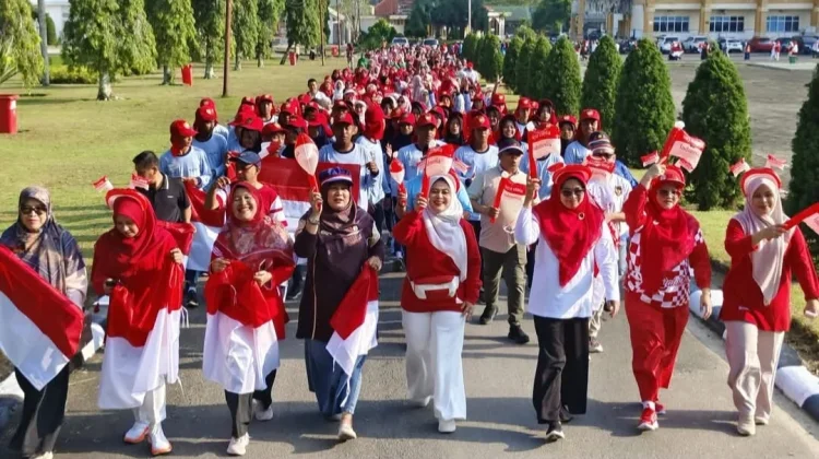 Semarak HUT RI, ASN Pasbar Jalan Santai Bersama