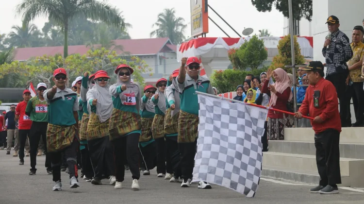 Sebanyak 38 Tim Meriahkan Lomba Gerak Jalan HUT ke-81 RI di Pariaman