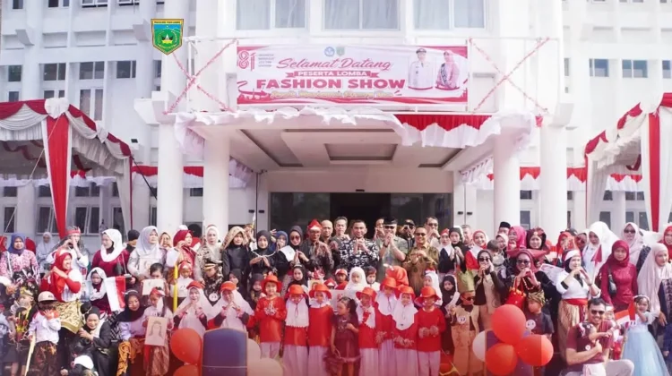 Semarakkan HUT RI, Fashion Show Anak dan Orang Tua Hadirkan Semangat Perjuangan