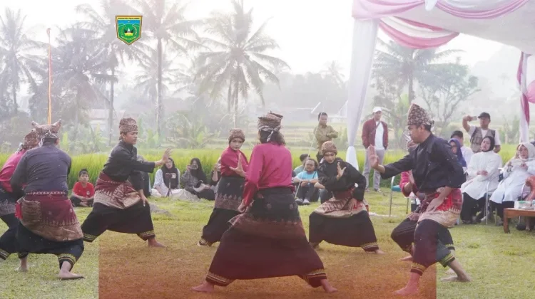 Mahasiswa Lintas Daerah Pentaskan Karya Randai Hasil Belajar Bersama Maestro