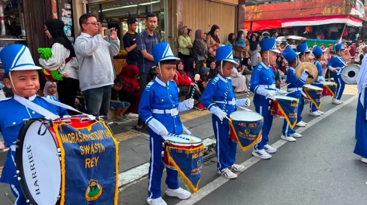 Lomba Drumband Semarakkan HUT ke-81 RI
