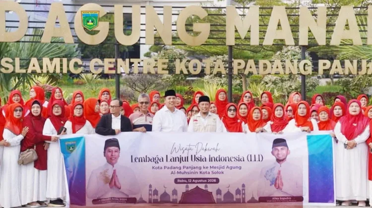 Wali Kota Hendri Arnis Lepas Studi Dakwah Lansia Padang Panjang ke Kota Solok