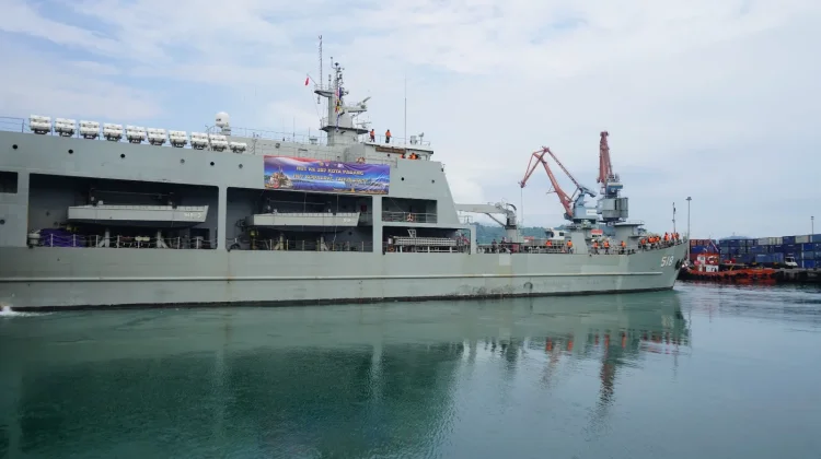 KRI Teluk Kendari Perkuat Identitas Padang sebagai Kota Pesisir