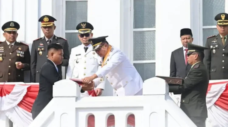 Bukittinggi Gelar Penyerahan Bendera Pusaka di Bawah Jam Gadang