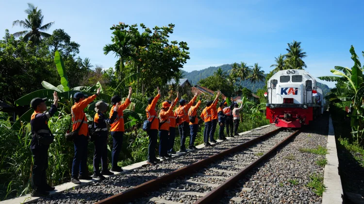 Penumpang Kereta Api Pariaman Ekspres Tembus 116 Persen saat Libur Kemerdekaan