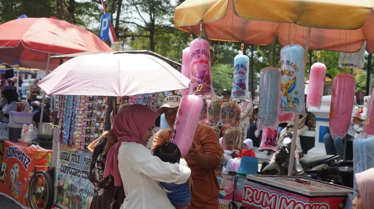 Pawai Kemerdekaan Jadi Ladang Rezeki Pedagang Kecil