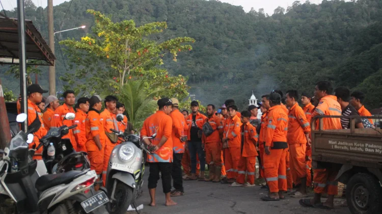 DLH Padang Jelaskan Cara Pengangkutan Sampah dalam Jumlah Banyak