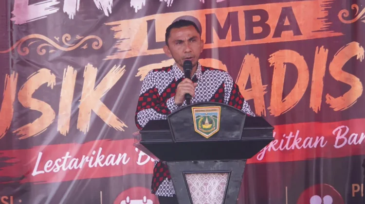 Pelajar Padang Panjang Rawat Musik Tradisional