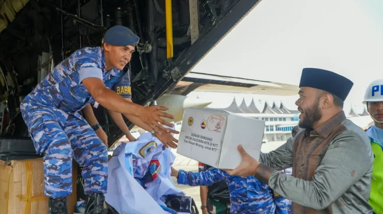 Gebu Minang Kirim 3,6 Ton Rendang untuk Korban Gempa NTT