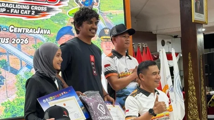 Personel Yanma Polda Sumbar Kuasai Dua Kategori Paralayang Nasional