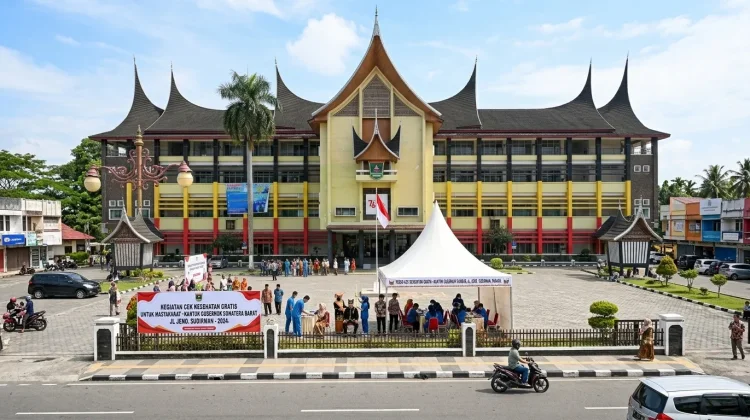 CKG: Sentuhan Hangat Rumah Gadang Merawat Rasa dan Raga Anak-anak di Minangakabau