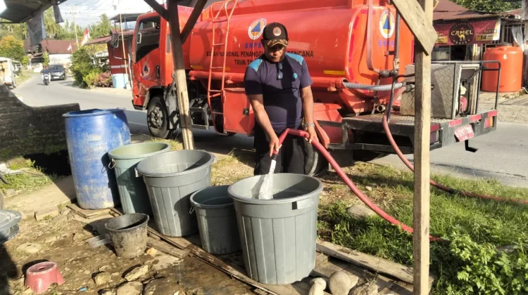 Pasca Banjir Bandang, BPBD Padang Masih Salurkan Air Bersih